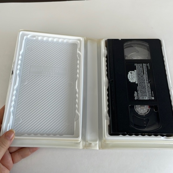 Disney’s Beauty and the Beast The Enchanted Christmas VHS - Picture 6 of 8